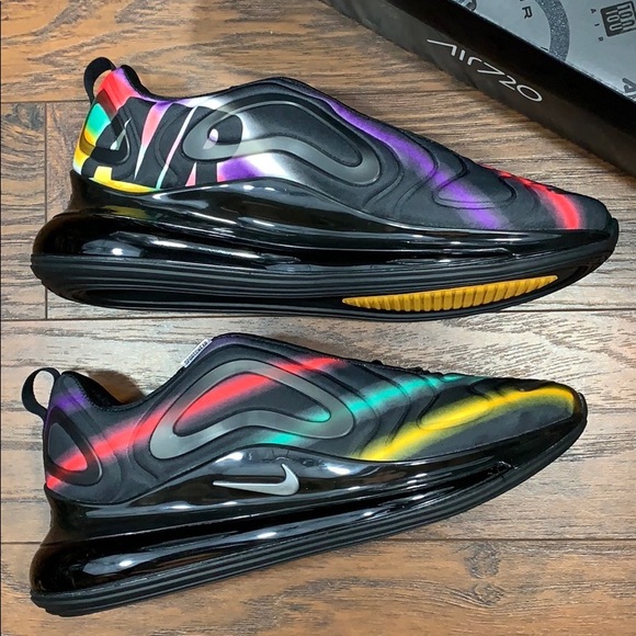 NIKE AIR MAX 720 Black/Metallic Silver - Picture 2 of 16